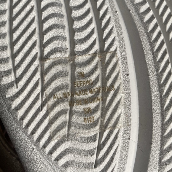 NWOT Easy Spirit Erin Comfort Casual Sandals Gold Metallic - Picture 8 of 9